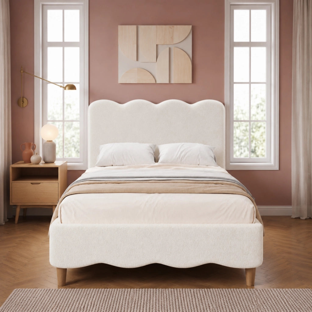 Letto singolo 90x200 cm in bouclé bianco con rete a doghe, testiera imbottita e gambe in legno massello