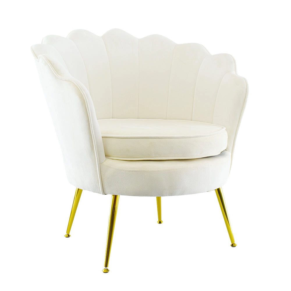 Poltrona Imbottita Schienale a Conchiglia in Velluto Piedi Oro Beige