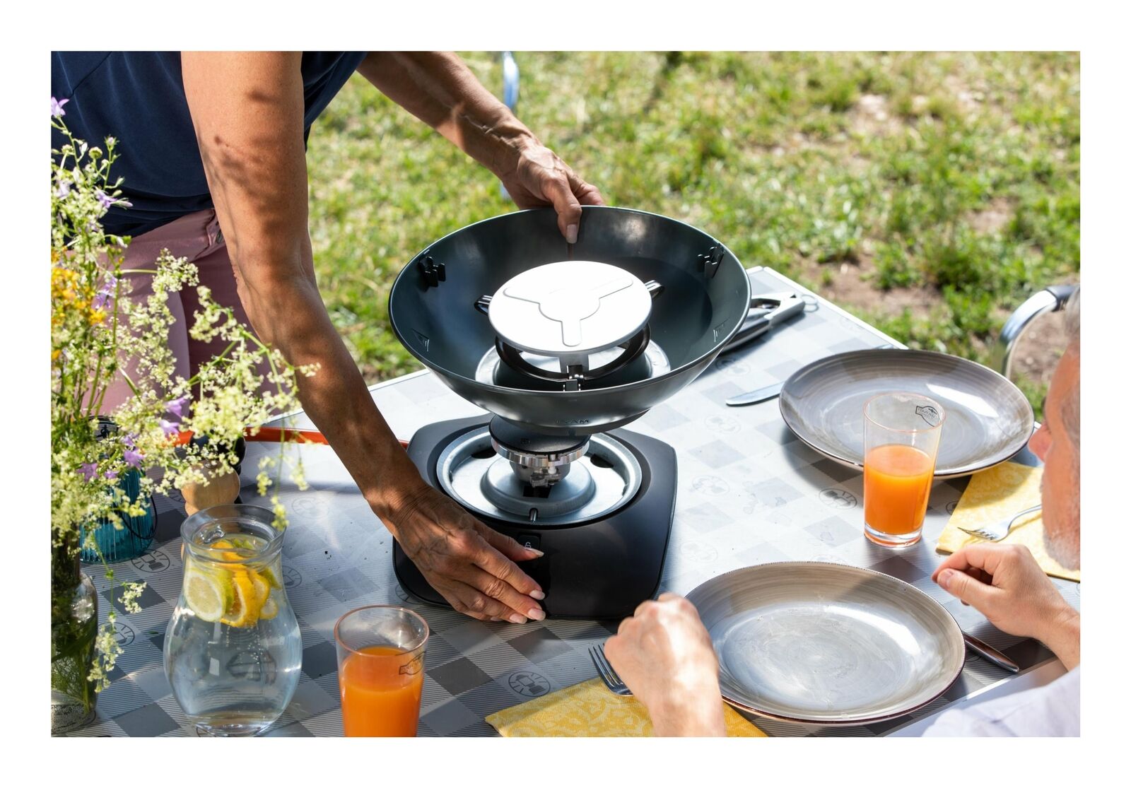 Campingaz 2000038778 barbecue per l'aperto e bistecchiera Grill Da tavolo Butano Grigio 2200 W