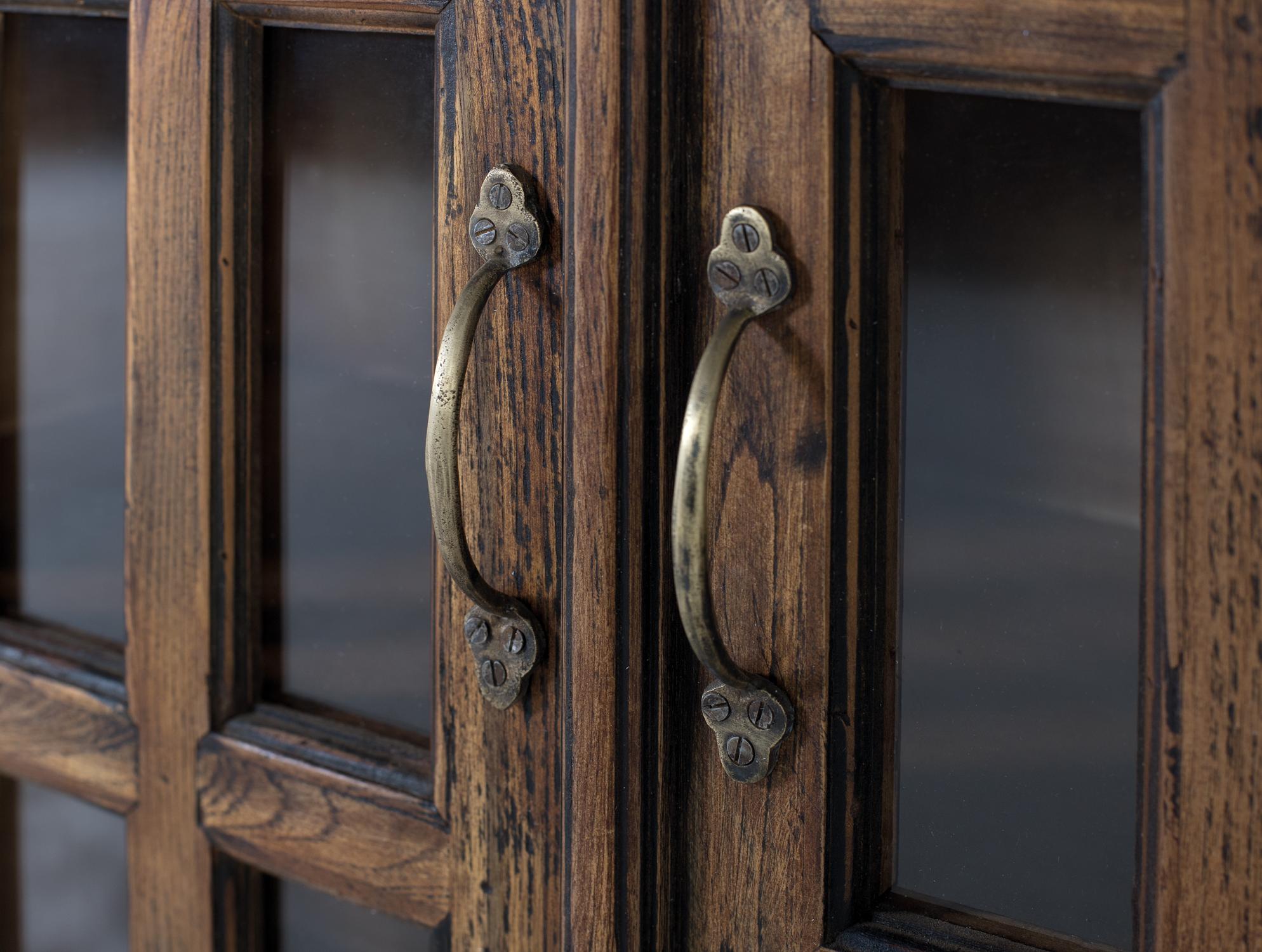 Credenza intagliata a mano in legno di teak riciclato