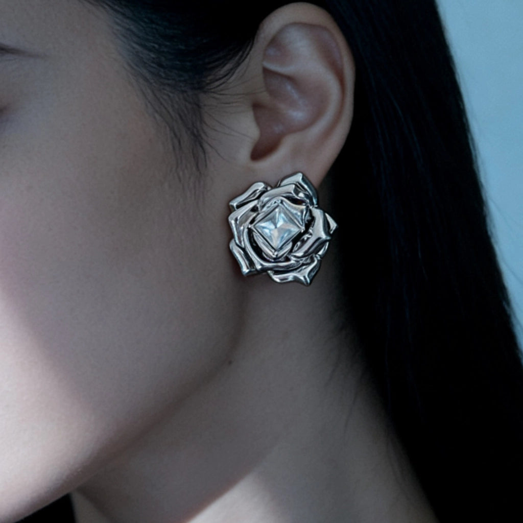 Orecchini a forma di fiore 3D in metallo stile retr¨° Rock Rose Silver