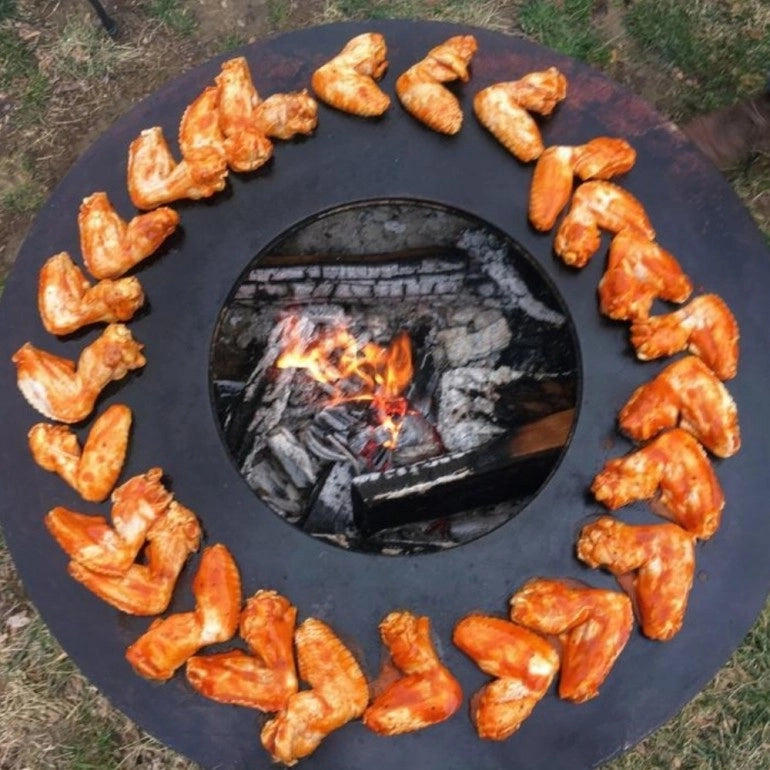 Arteflame One30 bbq e braciere in acciaio corten, con piastra di cottura in ghisa da 76 cm, altezza totale 79 cm
