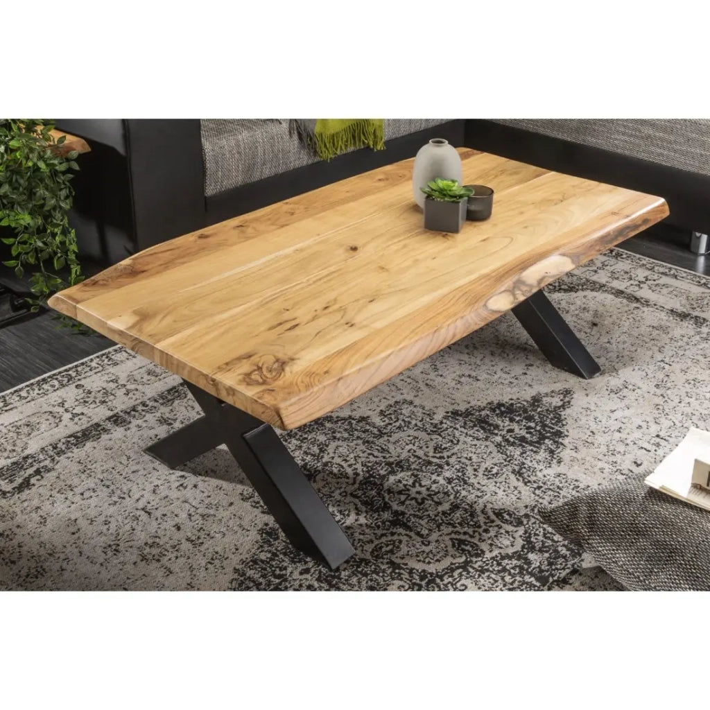 Tavolino ARKAYA 110 cm in legno di acacia massiccio con gambe in metallo nero a forma di X