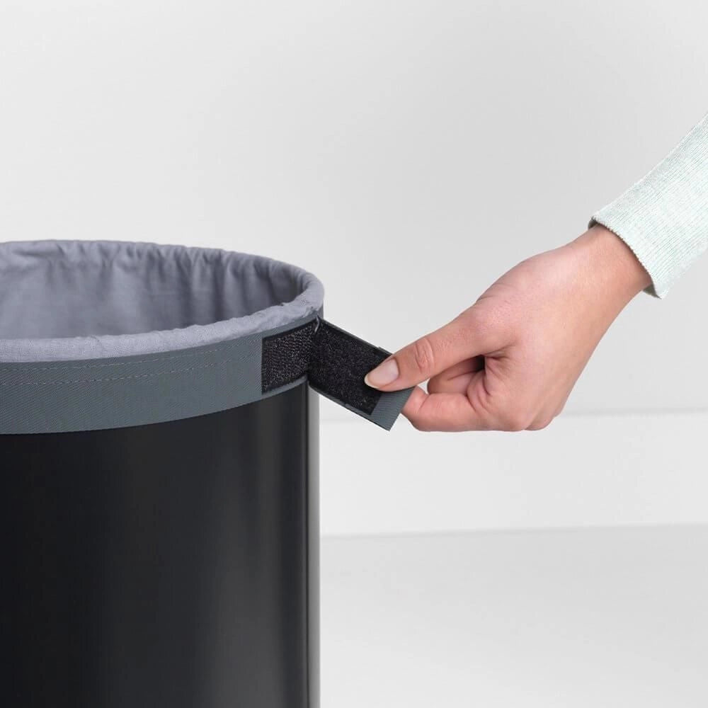 Brabantia 120008 Portabiancheria 35 L con Apertura Quick-Drop e Sacco Rimovibile colore Nero