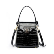 Borsa a tracolla da donna in vera pelle con stampa coccodrillo, colore nero.