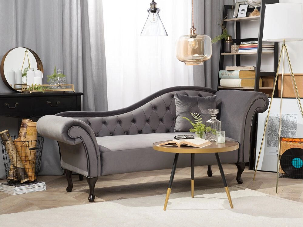 Chaise longue in velluto grigio con bottoni rivestimento trapuntato braccioli arrotolati a versione destra con cuscino