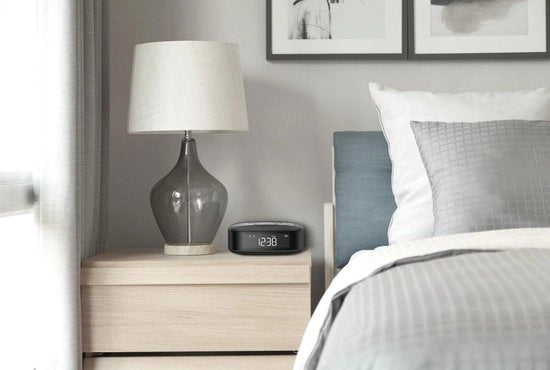 Alarme con DAB+ e doppia allarme - Timer di sonno - Progettazione compatta - Sincronizzazione oraria automatica - Protezione batteria - Nero 13.1 x 13.1 x 5.4 cm