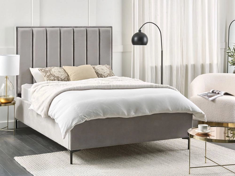 Letto in velluto grigio chiaro matrimoniale 140 x 200 cm con ottomana testata imbottita contenitore gambe in metallo Nero