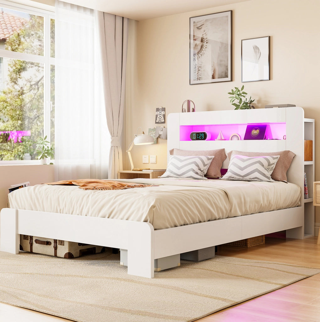 Letto matrimoniale multifunzione 140x200 cm in legno bianco con testiera contenitore; LED e prese integrate