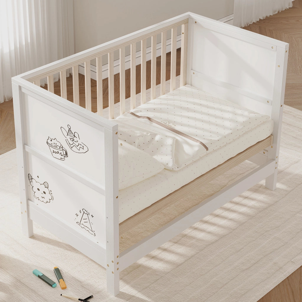 Lettino per bebè convertibile 3 in 1 con lavagne dipingibili, altezza regolabile, 120x60 cm, legno massello