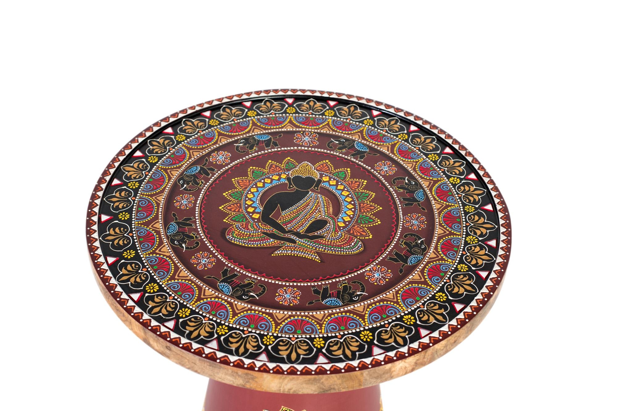 Tavolino in legno di mango con dettagli dipinti a mano.