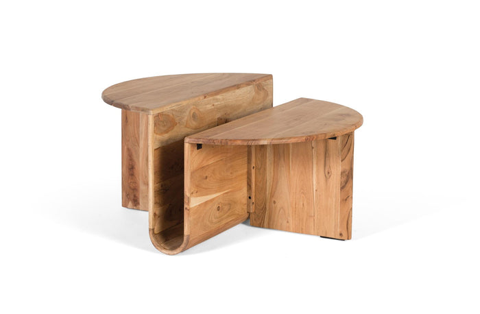 Tavolino da caffè in legno di acacia con portariviste integrato.