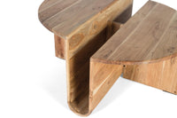 Tavolino da caffè in legno di acacia con portariviste integrato.