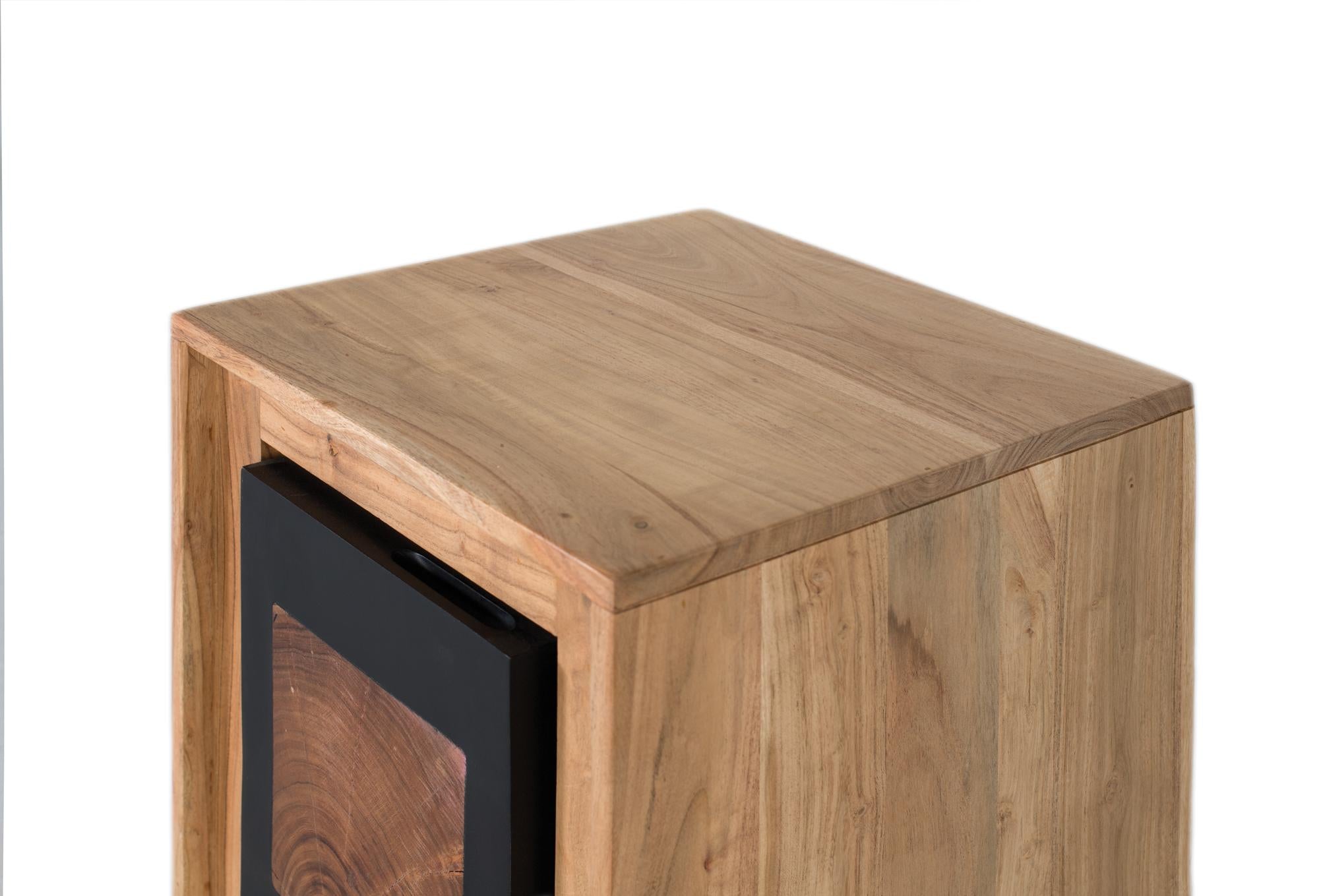 Comodino in legno di mango