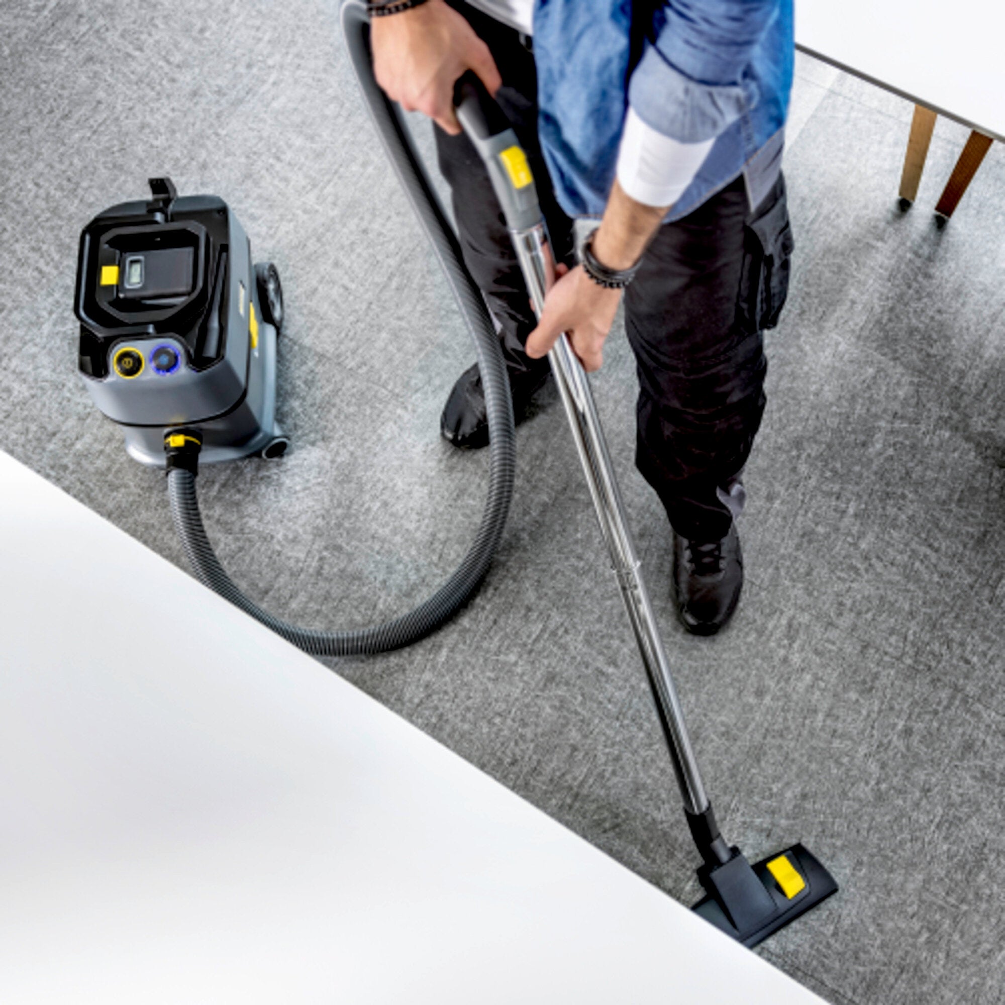 KARCHER Aspirapolvere Professionale a batteria T 10/1 Bp - Capacità del contenitore: 10 l - Materiale vano di raccolta: Plastica con materiale riciclato  - Rumorosità: 57 dB(A)