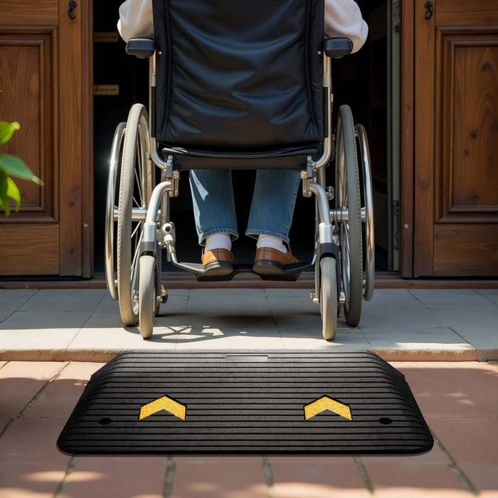 Rampa in gomma per marciapiede e soglia 901,7x533,4x88,9 mm max 50 t con elementi riflettenti