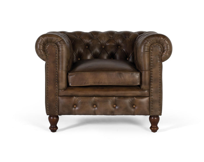 Poltrona Chester realizzata in pelle con finitura capitonné