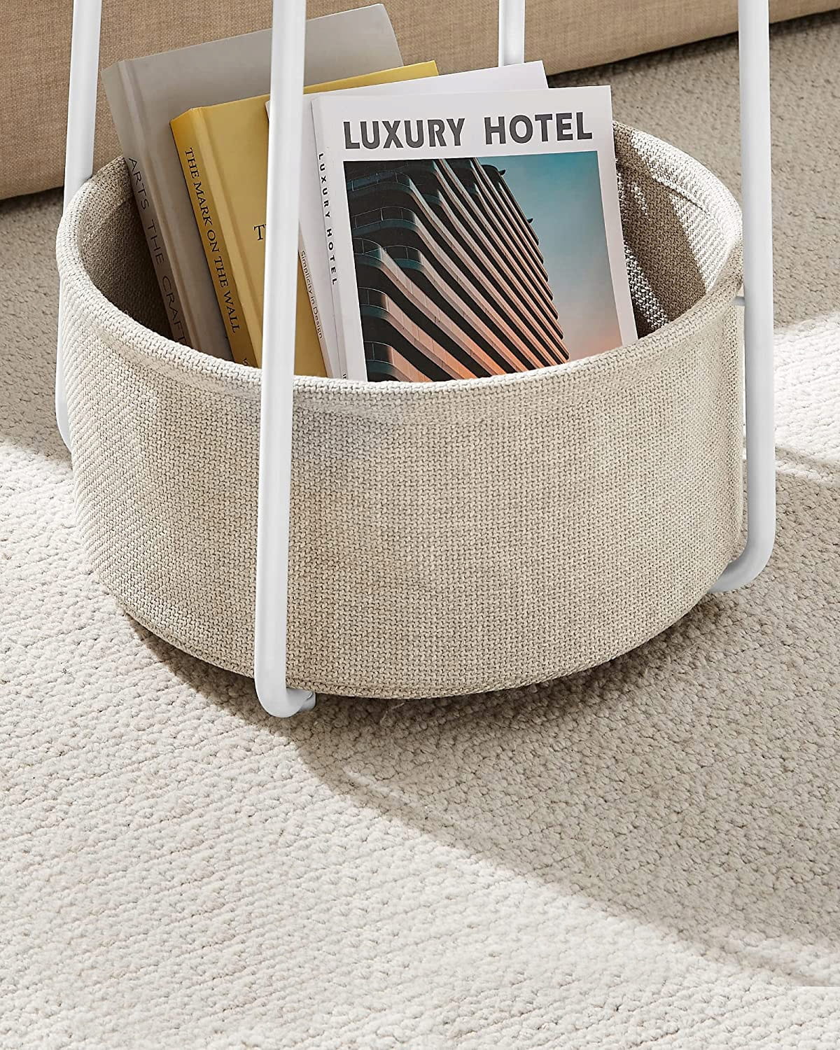 Tavolino rotondo Valora con cestino bianco