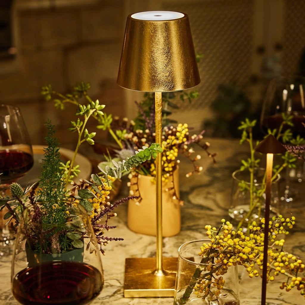 Lampada a led da tavolo Poldina Pro Foglia Oro ricaricabile e dimmerabile con batteria fino a 12 ore