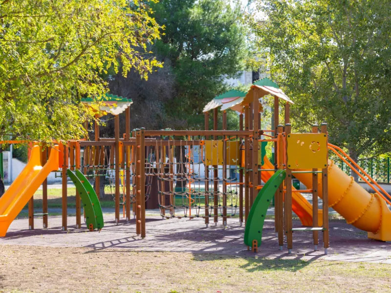 Villaggio Tortuga 912 struttura in legno 6 torrette scivoli altalena Giochipark