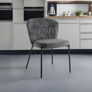 Set 4 Sedie Cami in tessuto teddy grigio: un connubio di design e comfort