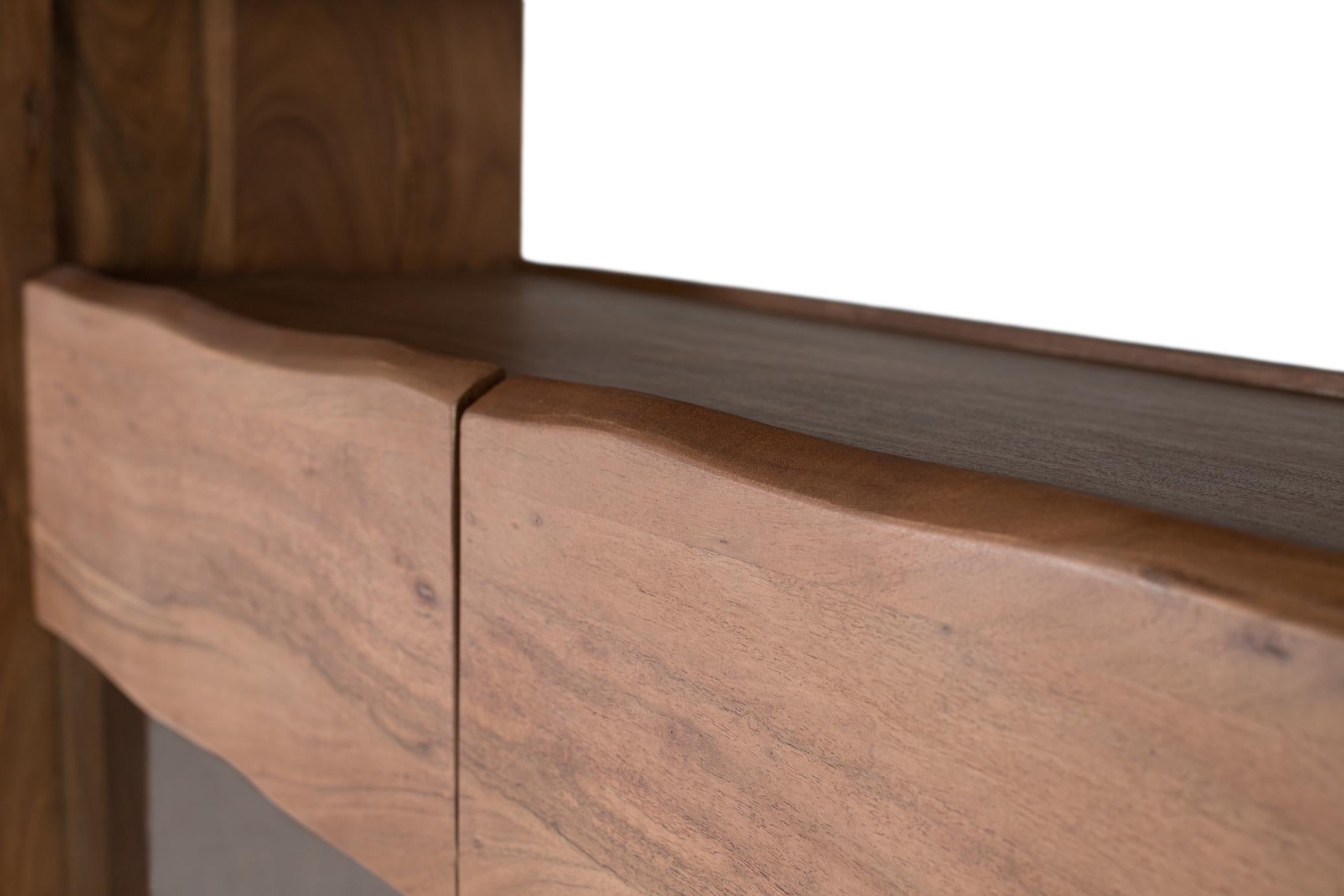Credenza in legno massello di acacia design naturale e vetro