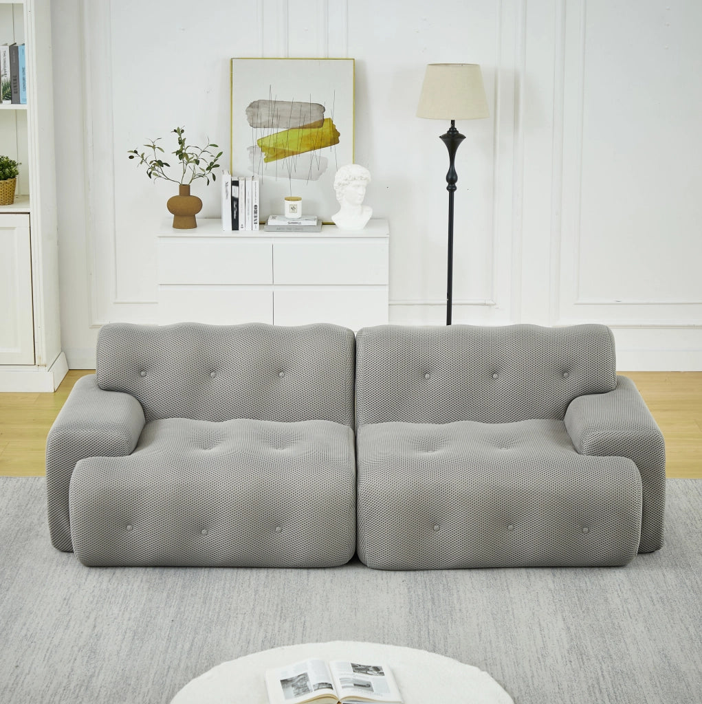 Divano Cloud due posti in tessuto 3D traspirante grigio con braccioli larghi e design moderno