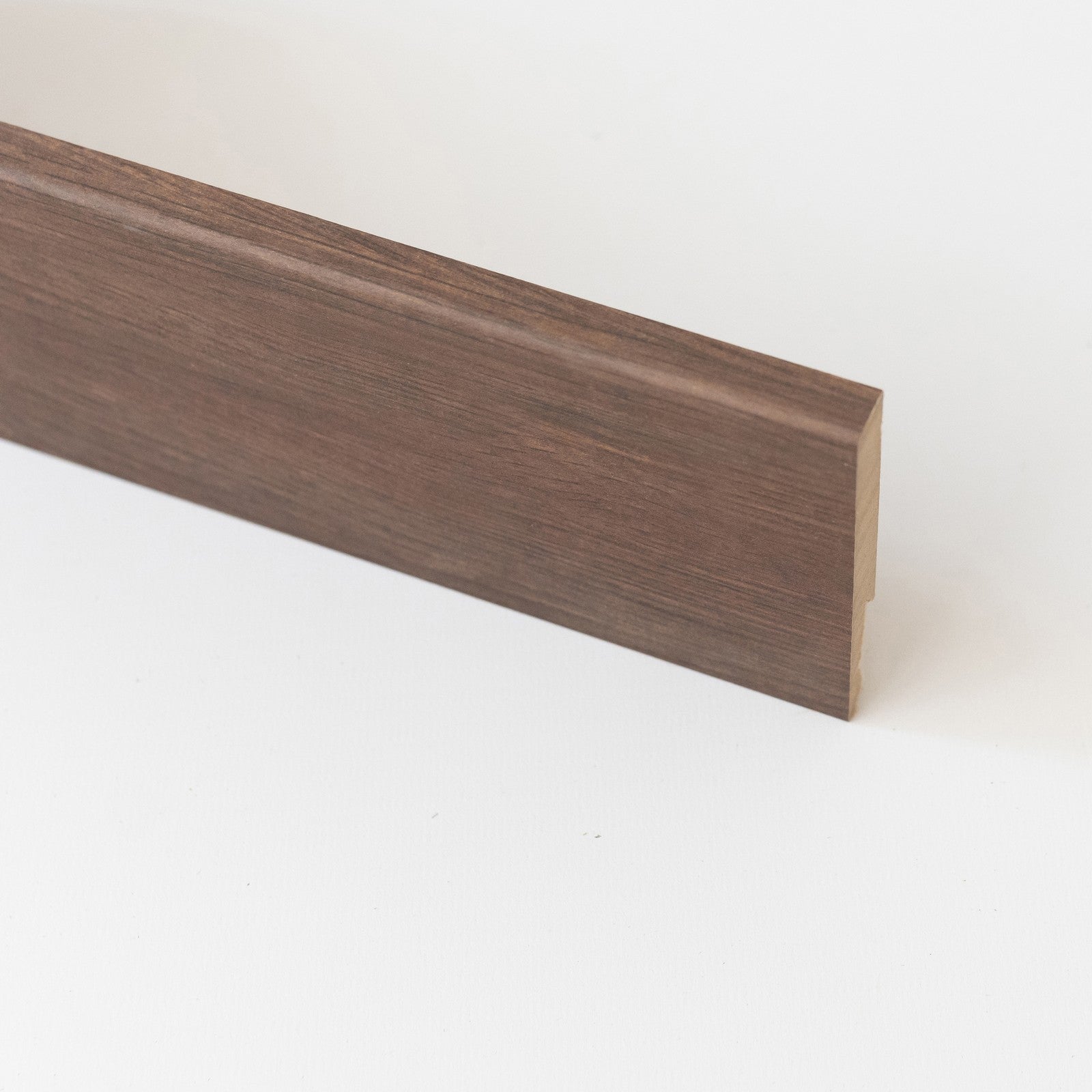 battiscopa in mdf noce scuro mm.11/14x80x2400 cod:ferx.2244