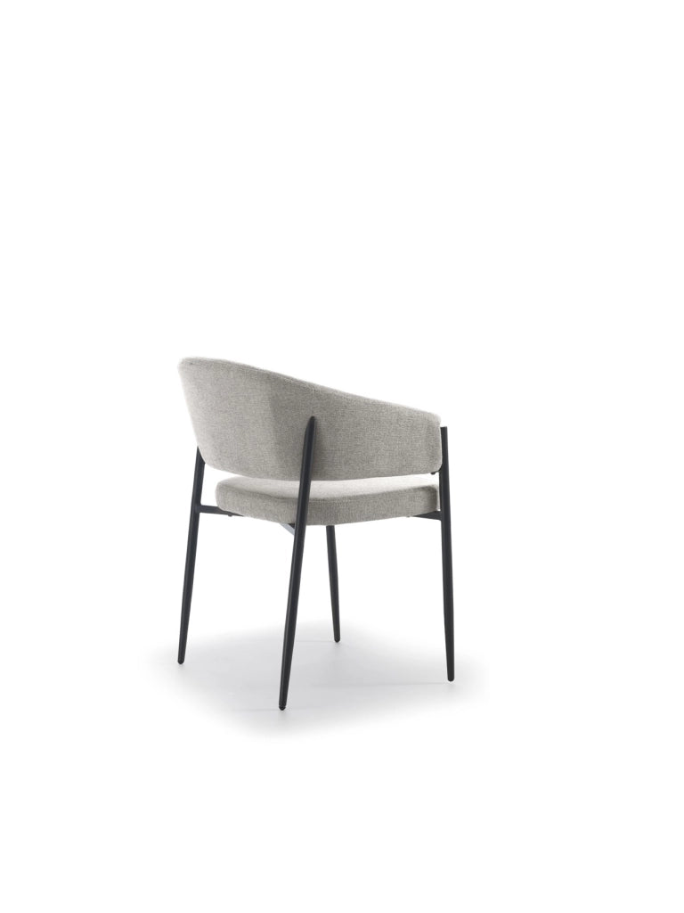 Sedia da interni Maya con braccioli, struttura in metallo antracite e seduta in tessuto Easy-Clean grigio chiaro - Design Elegante