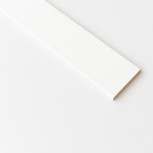 coprifilo in mdf bianco r6 mm.10x70x2400 cod:ferx.2254