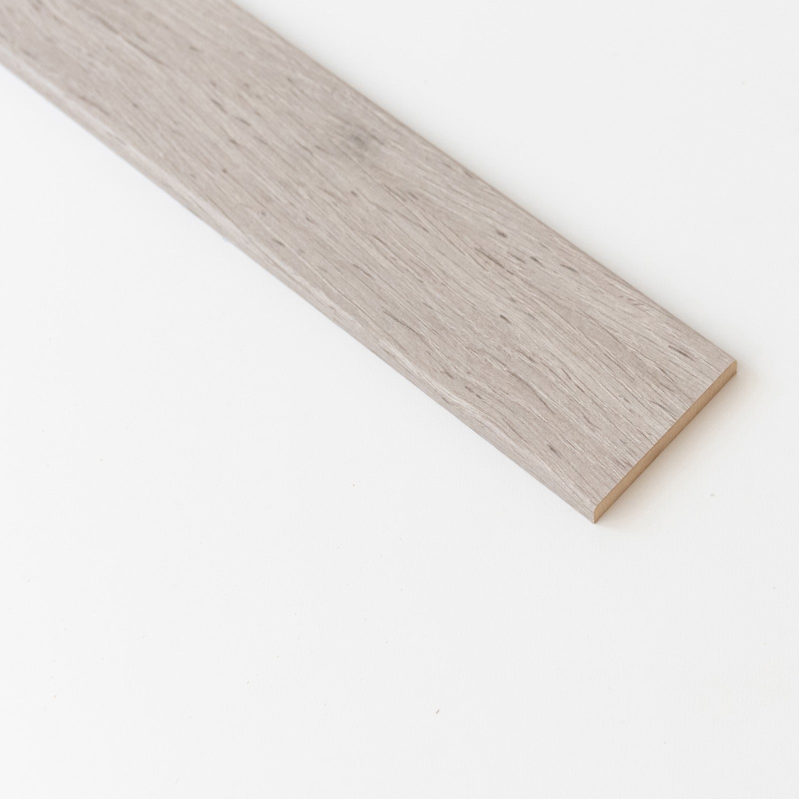 coprifilo in mdf rovere grigio r6 mm.10x70x2400 cod:ferx.2259