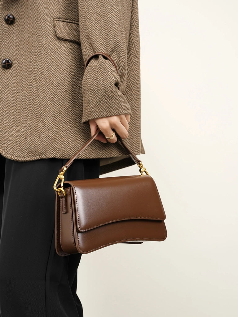 Borsa a tracolla Boston Shell in vera pelle, marrone.