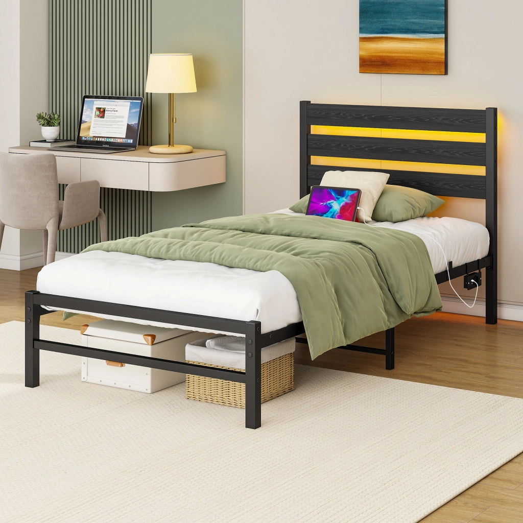 LETTO 90x200 cm in metallo nero con testiera in legno, LED RGB e USB