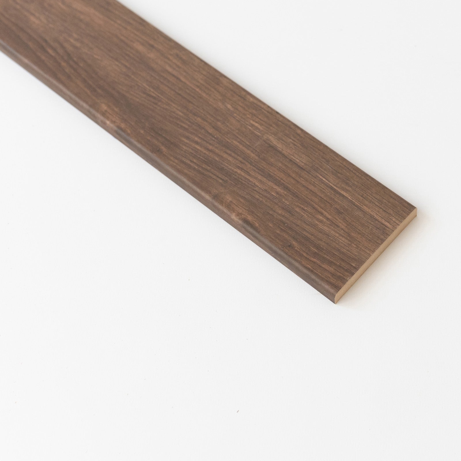 coprifilo in mdf noce scuro r6 mm.10x70x2400 cod:ferx.2266