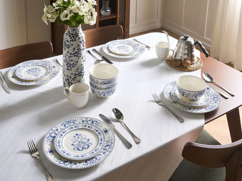 Set da 12 stoviglie in porcellana con motivo astratto bianco e blu, con finitura smaltata, per cucina e sala da pranzo