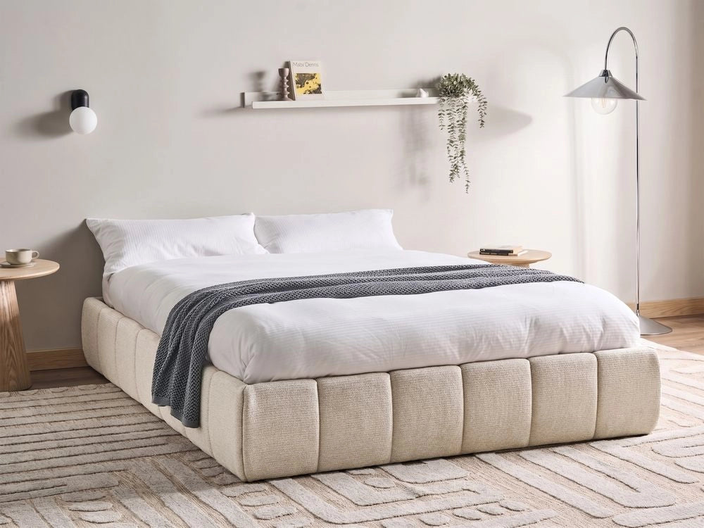 Letto in tessuto beige chiaro imbottito e trapuntato con rete a doghe 140x200 cm ribaltabile contenitore imbottito moderno letto matrimoniale