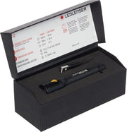 Lanterna mini-portatile LED 140 lumen con regolazione di intensità, raggio di illuminazione di 100 m, durata massima di 6 ore con batteria al litio inclusa, stazione di ricarica della batteria e maniglia.
