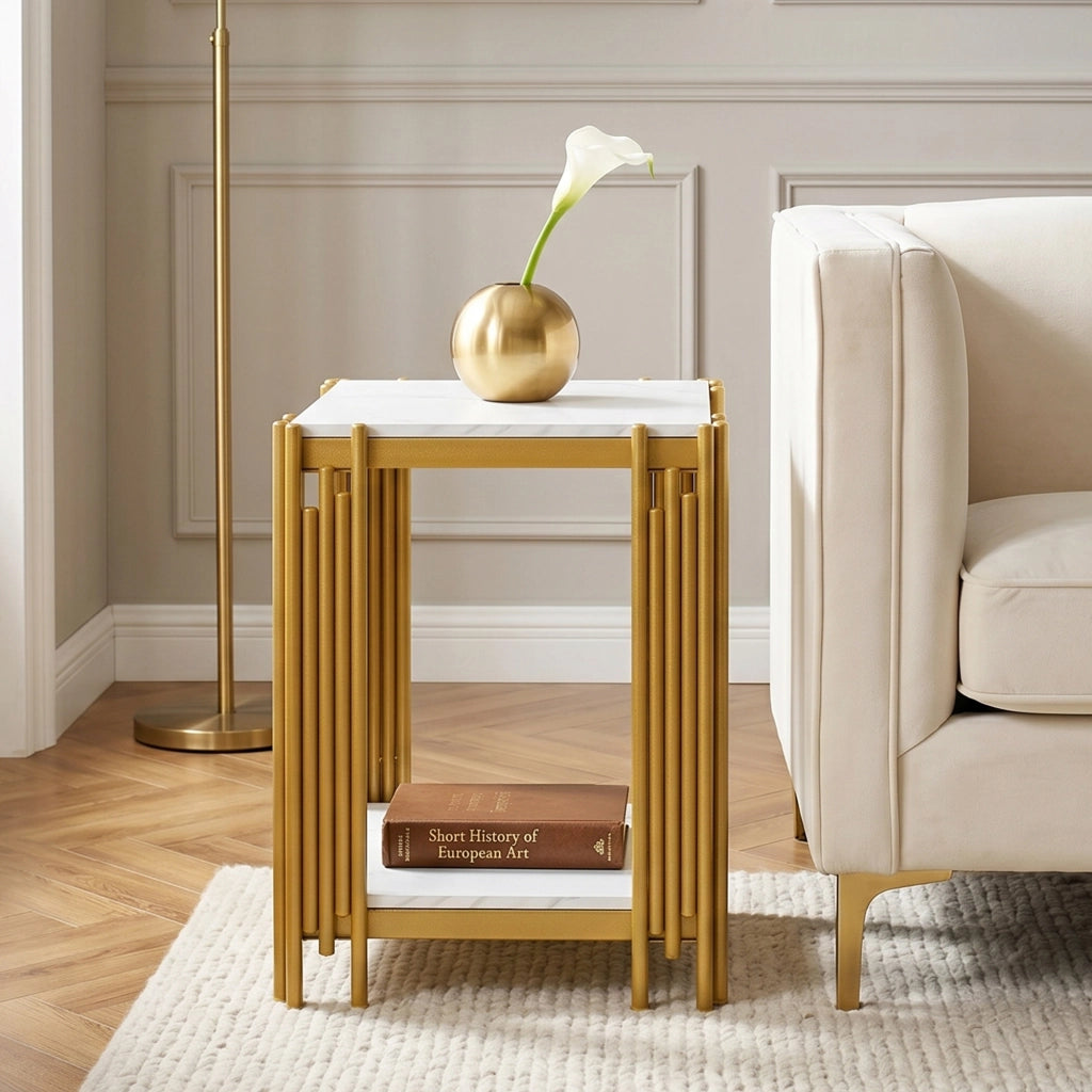 Comodino con 2 ripiani in MDF e metallo effetto marmo bianco e oro per camera da letto e soggiorno 43 × 40 × 55 cm