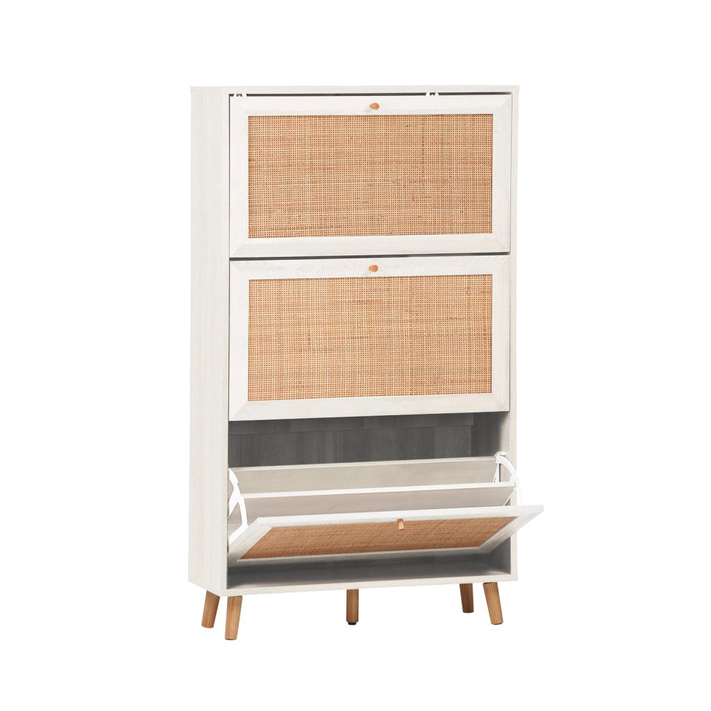 Scarpiera con decoro in canna, 3 ante, bianco sporco