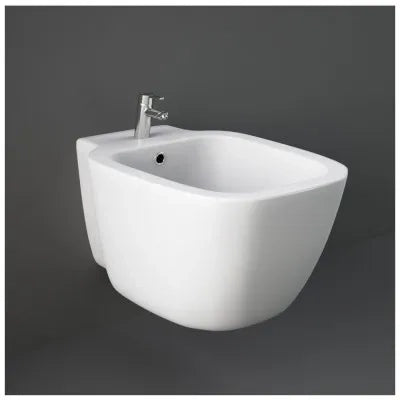 Coppia sanitari sospesi Rak serie One in ceramica con copriwc soft-close