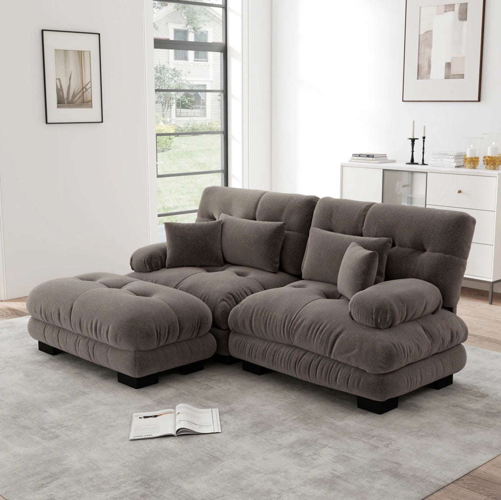 Divano modulare in chenille marrone con ottoman mobili; cuscini lombari e decorativi