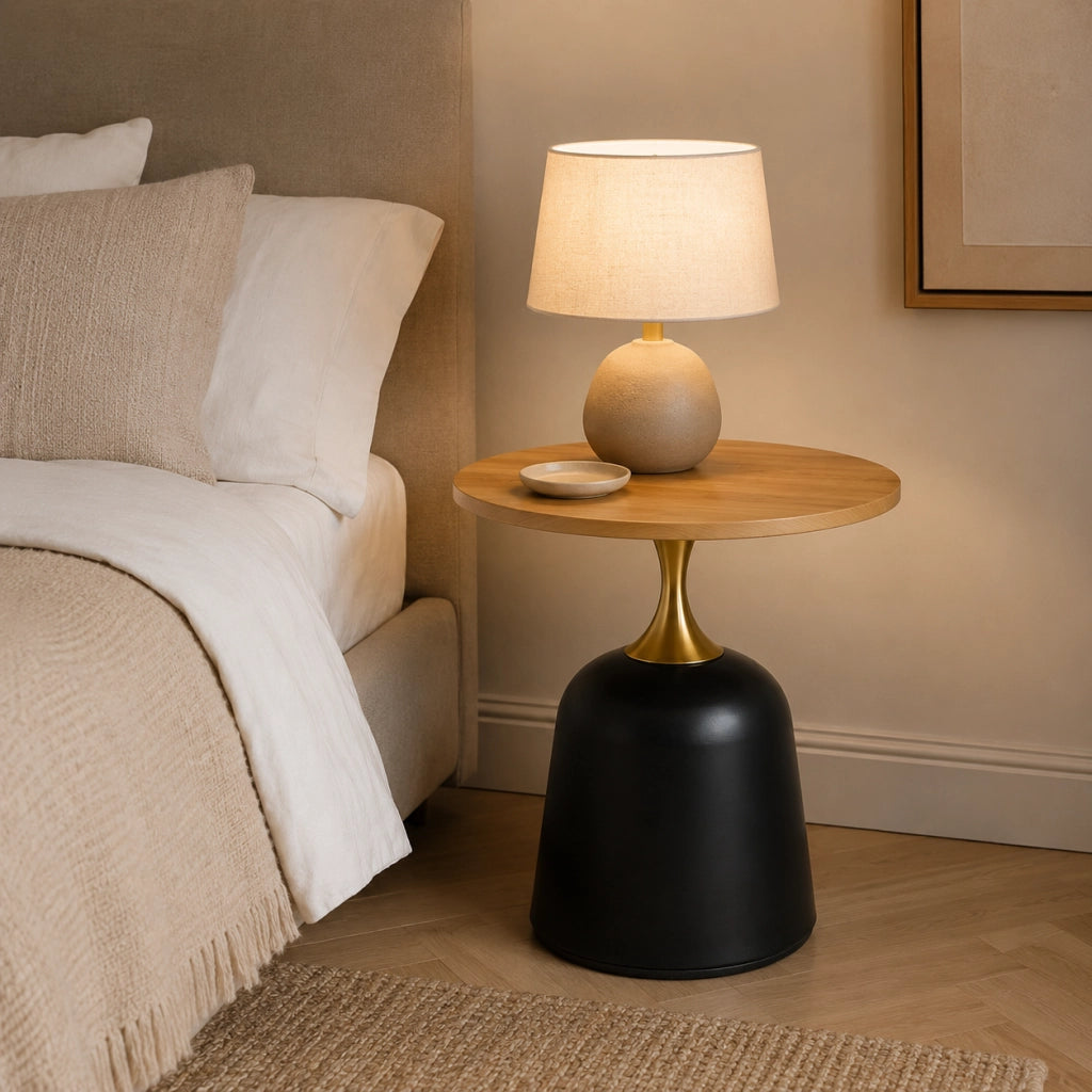Tavolino rotondo con base in metallo appesantita; stile nordico; in melamina color legno; 70 × 69 × 40 cm