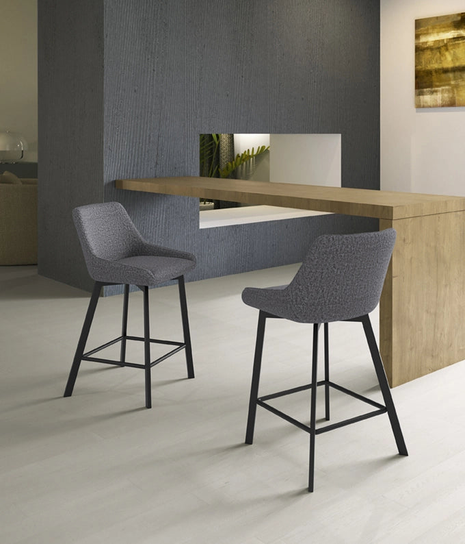 Sgabello da cucina Fox con seduta imbottita in tessuto grigio scuro e struttura in metallo nero, design moderno ed elegante - Fox