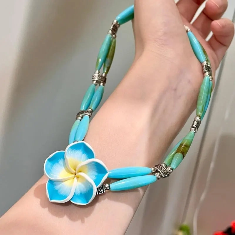 Collana fatta a mano con perline di cristallo e frangipani blu, regalo di Natale o compleanno.