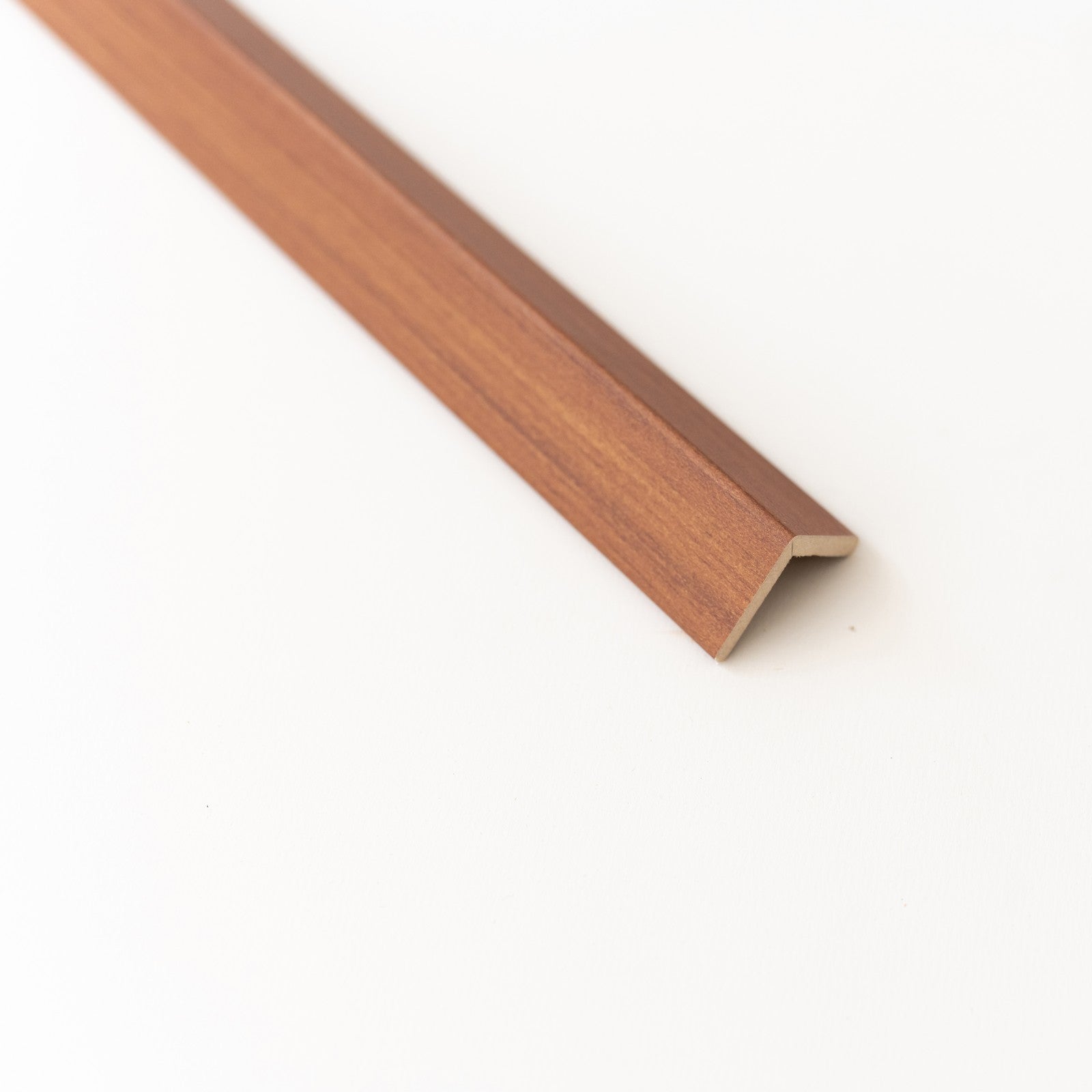 paraspigolo 28x28 mdf 300 cm ciliegio cod:ferx.2334