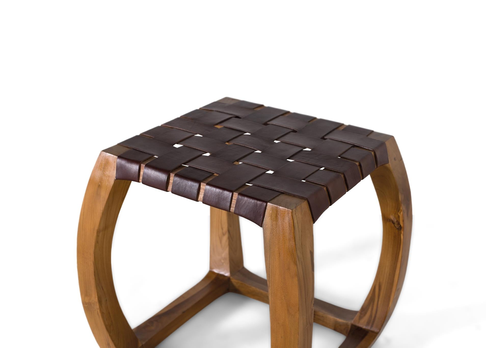 Sgabello artigianale in legno massello di mindi