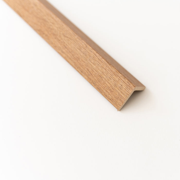 paraspigolo in mdf rovere medio mm.28x28x3000 cod:ferx.2349