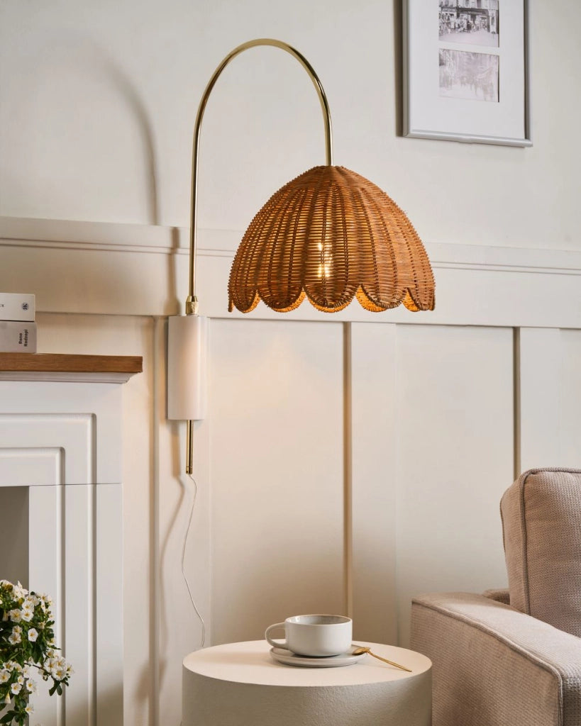 Lampada da parete in rattan naturale con bordo a smerlo, stile vintage e bohémien