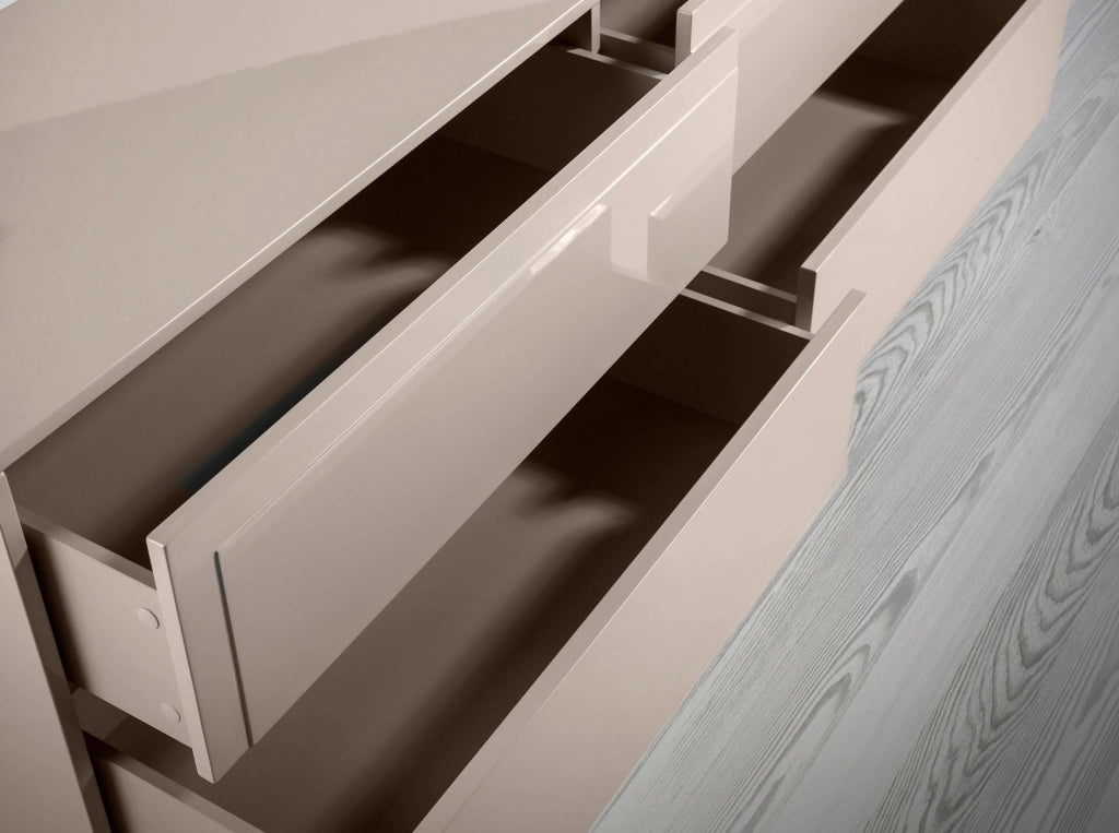 Credenza in legno beige e noce