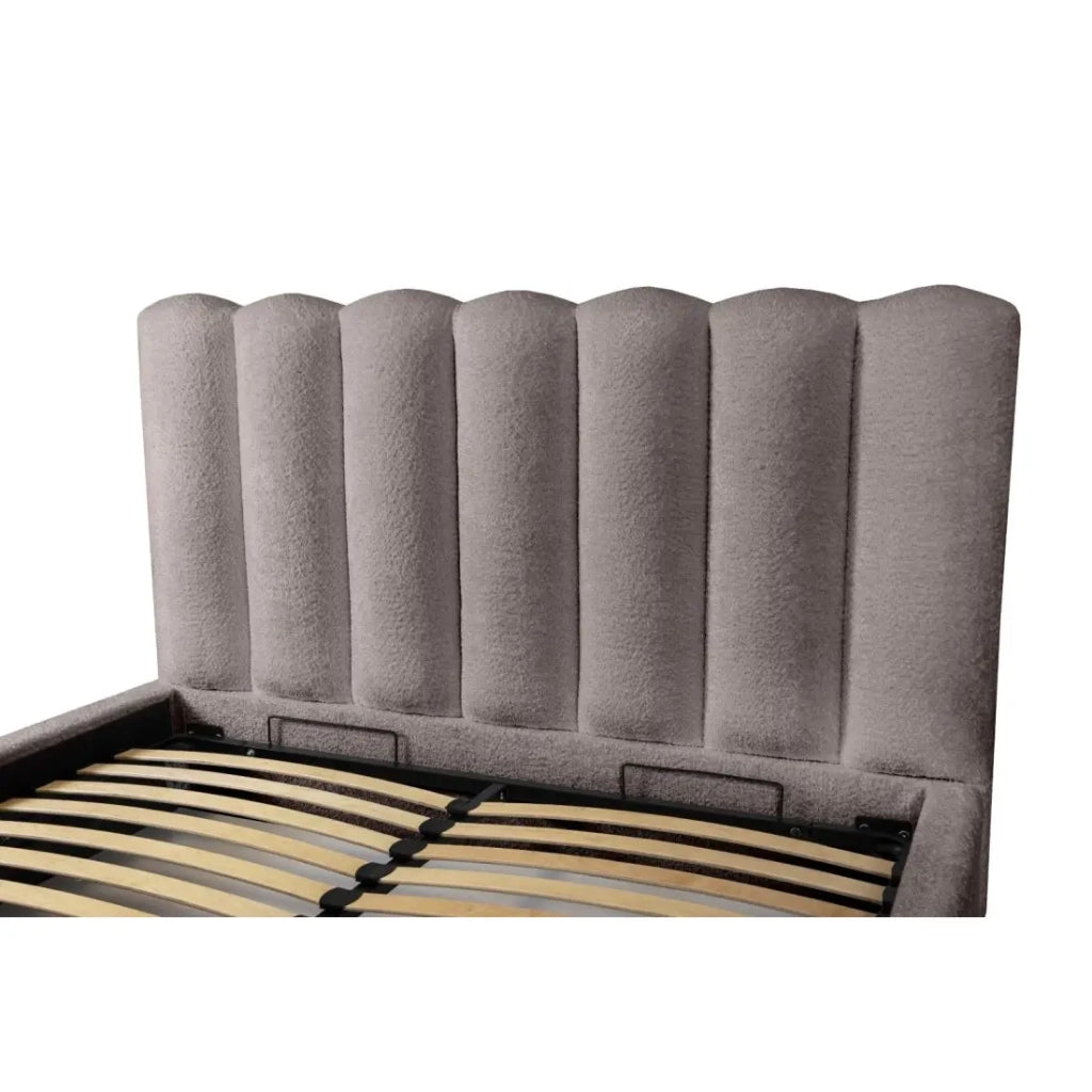 Letto contenitore BADJA – Tessuto bouclé Taupe cenere – 140x200 cm – Rete sollevabile – Design di alta gamma